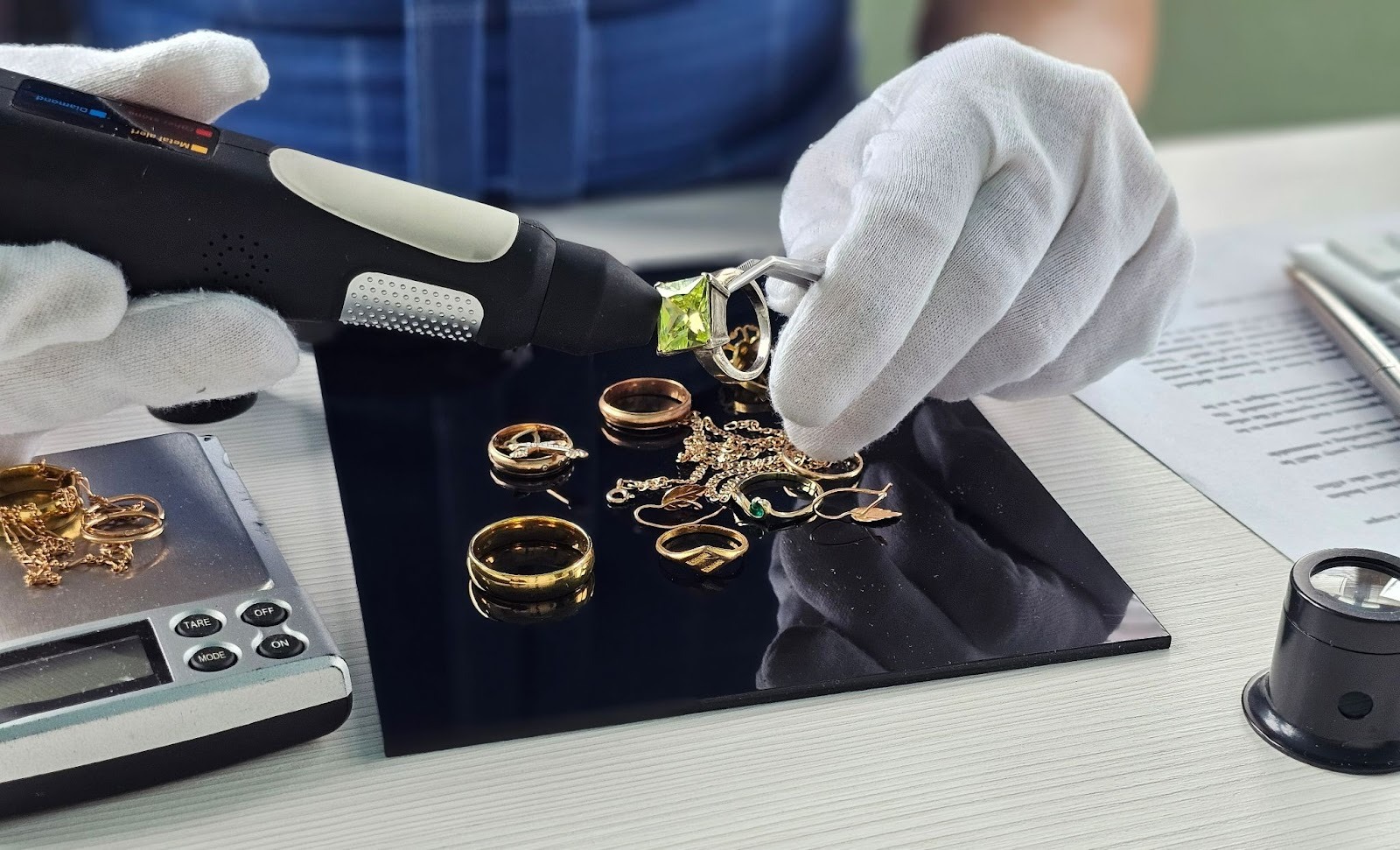 Sell precious metals from home easily. Precious Metals Pickup offers secure in-home jewelry appraisals and fair cash offers. Learn how it works today!
