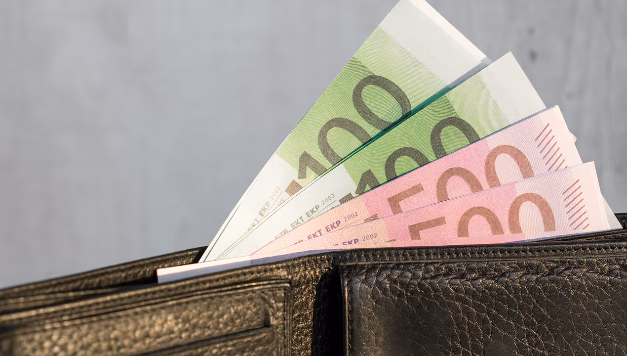 A wallet with a 1000 euro bill in it.