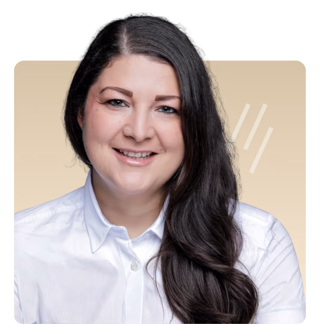 Porträt von Dr. med. Susanne Linseisen. Sie lächelt sympathisch in die Kamera