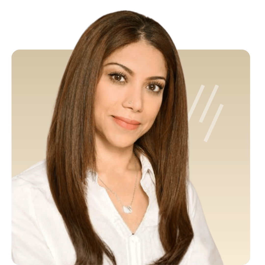 Ärzteporträt von Dr. med Jawaher M. Jastaneyah. Sie trägt eine weiße Bluse und lächelt in die kamera