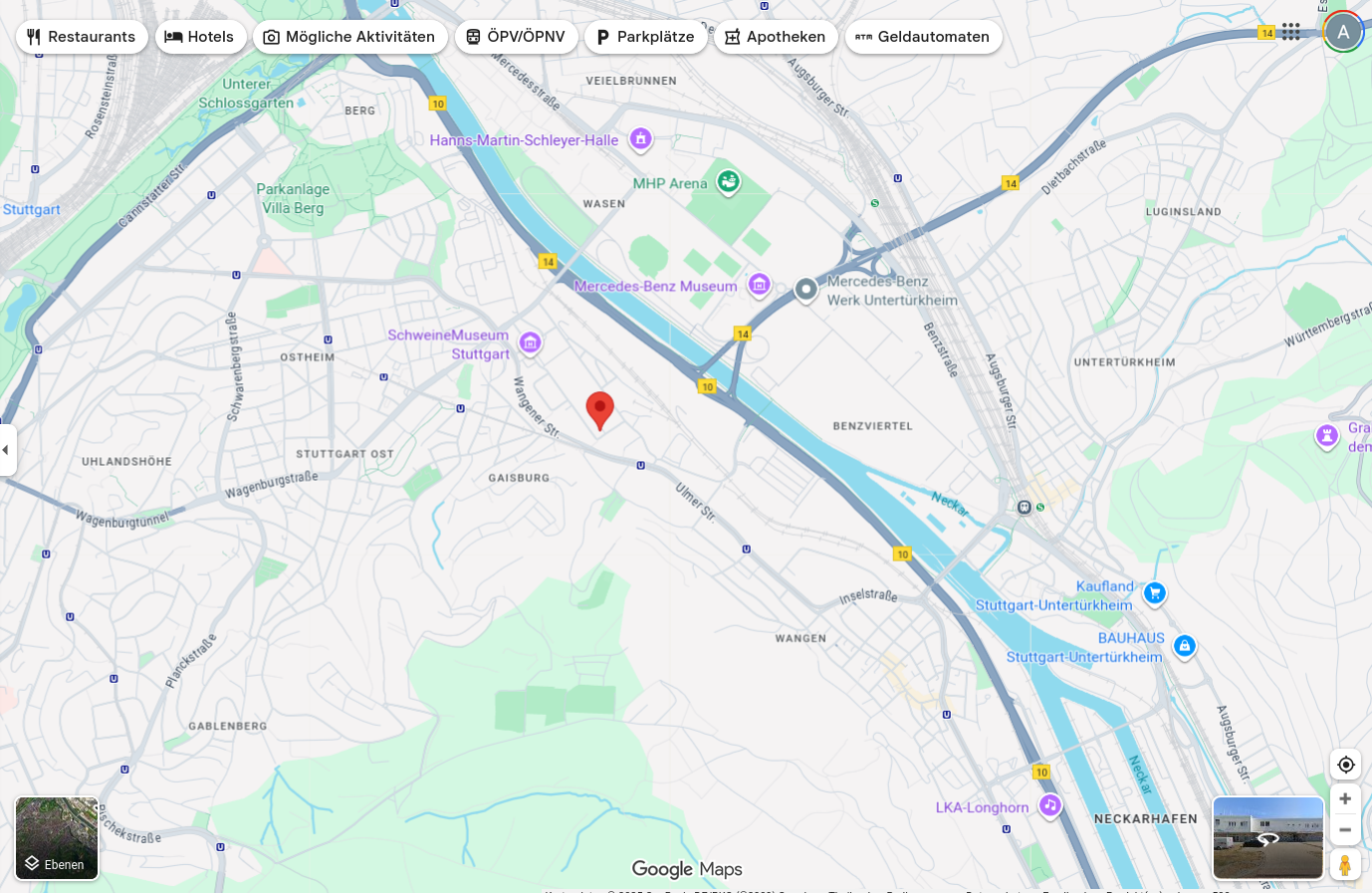 Kartenausschnitt von Stuttgart mit Markierung nahe Mercedes-Benz Museum und Mercedes-Benz Werk Untertürkheim, umliegende Stadtteile und Flussverlauf des Neckars.