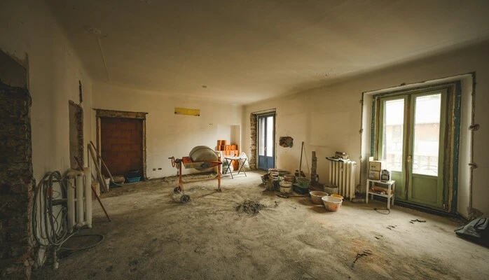 Appartement ancien en cours de rénovation pour une opération immobilière de marchand de biens
