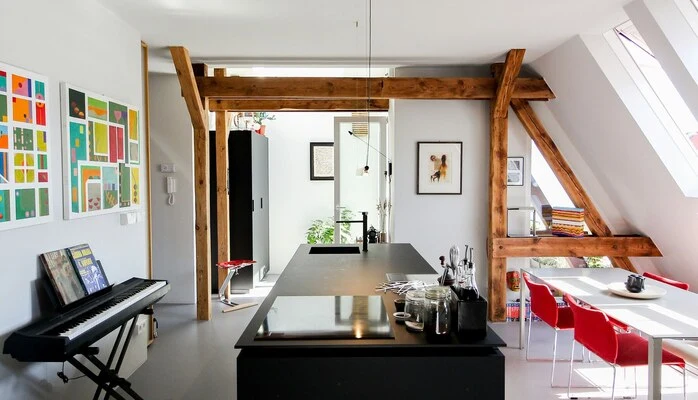 Appartement meublé lumineux avec cuisine et espace repas à Berlin loué en LMNP