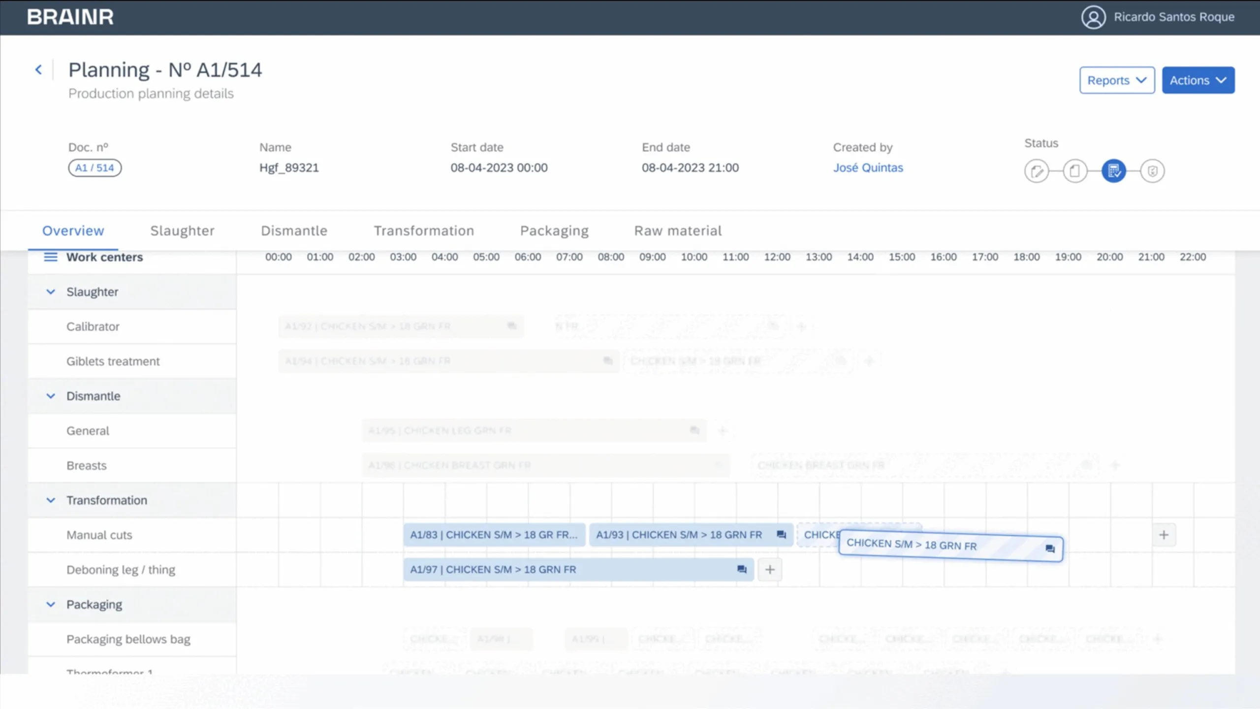 Production planning software interface showing work centers timeline with tasks for slaughter, dismantle, transformation, and packaging stages.