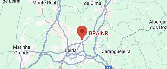 Mapa mostrando a localização do BRAINR perto de Leiria, Portugal, com áreas circundantes incluindo Monte Real e Marinha Grande.