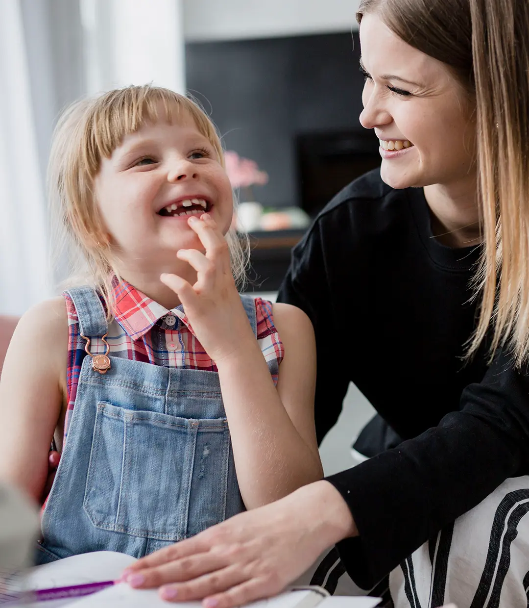 Comment protéger l’avenir financier d’un enfant handicapé : outils juridiques, donations, tutelles et conseils notariaux.