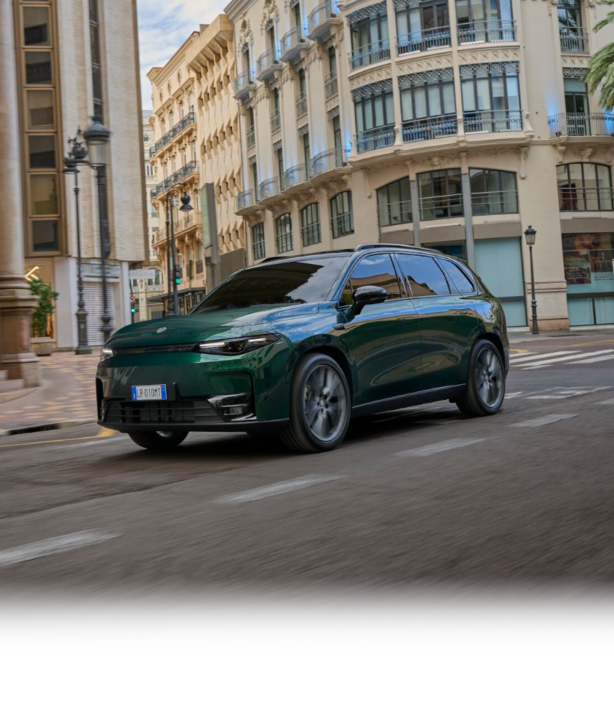 Leapmotor C10 BEV mobile hero