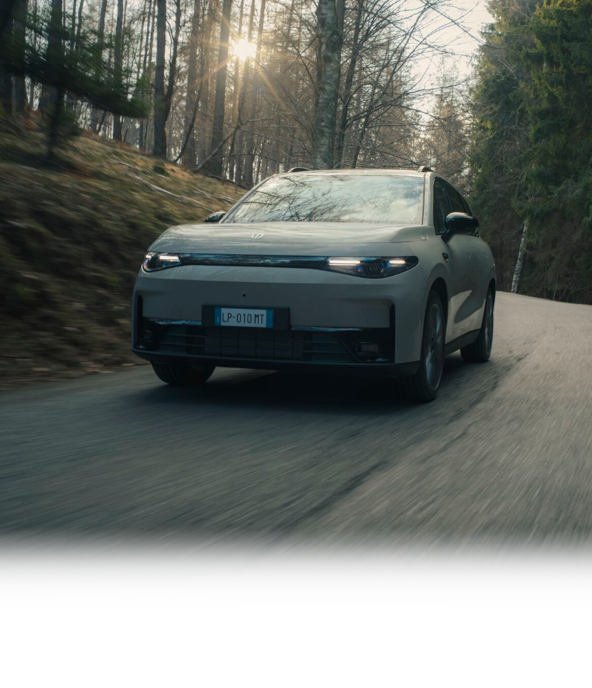 Leapmotor C10 REEV mobile hero