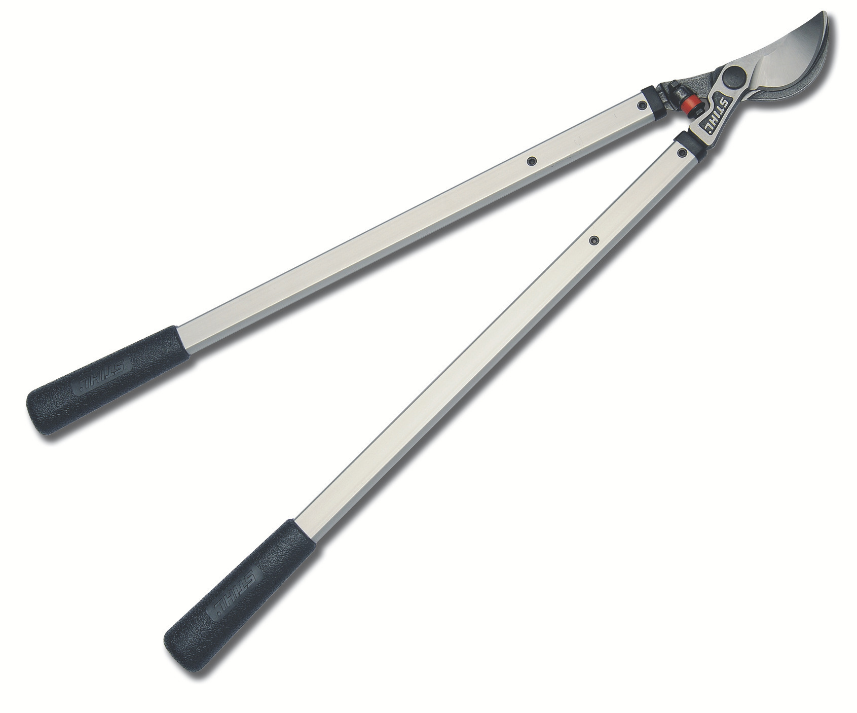 This lopper makes quick work of tree branches up to 2&rdquo; in diameter.