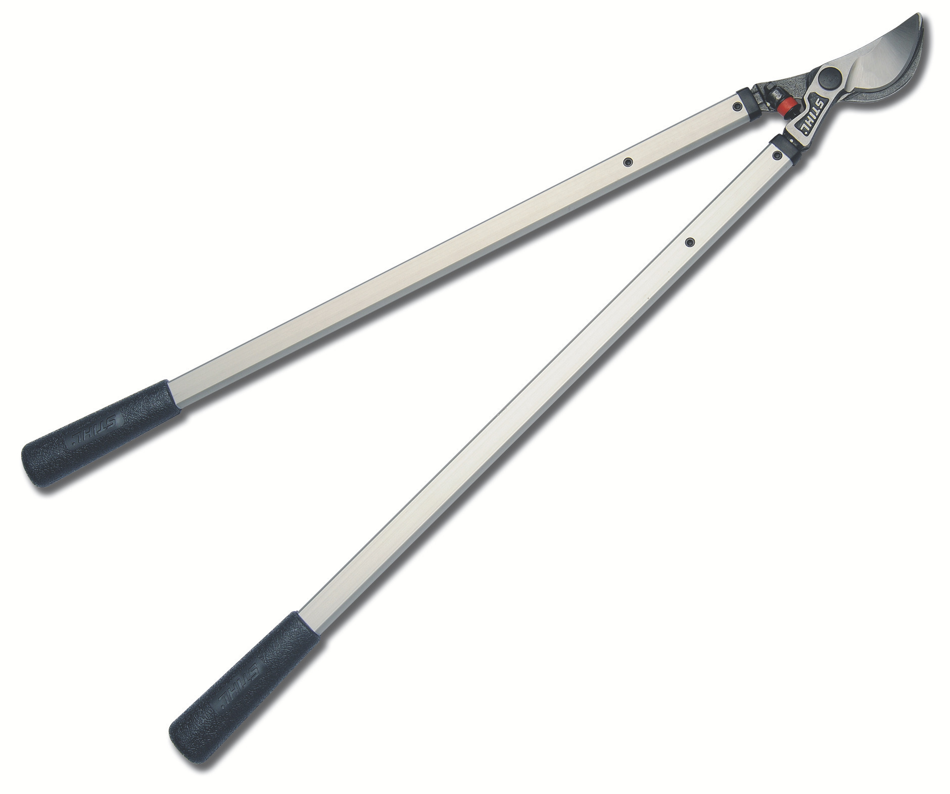 This lopper features a 32&rdquo; handle for greater pruning leverage.