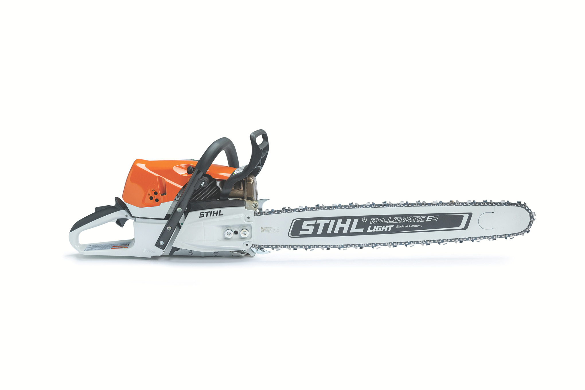 Lightweight and professional, this chainsaw features a standard adjustable carburetor.