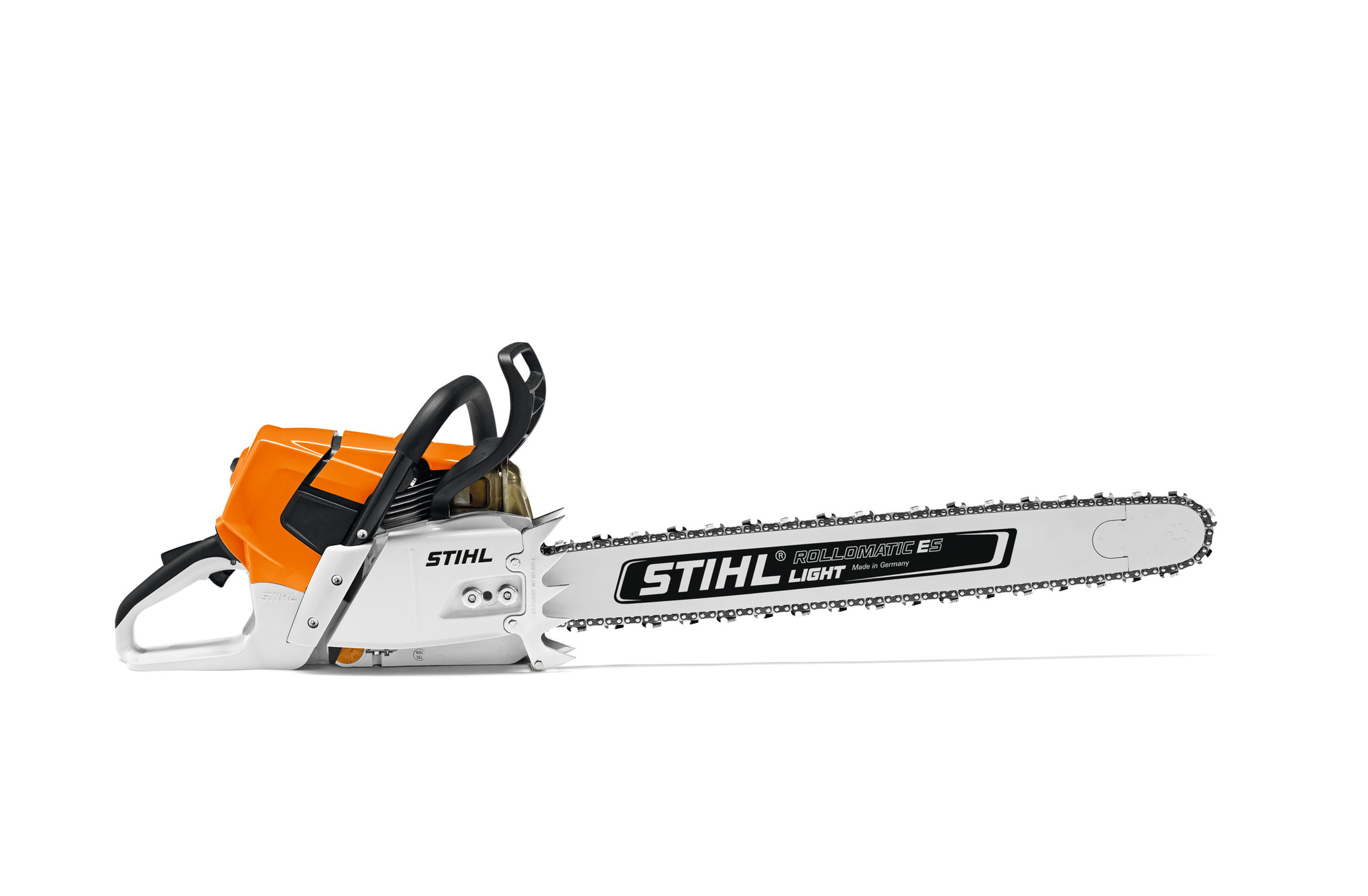 Suited for use with long guide bars, this fuel-efficient chainsaw was designed for the demanding professional.