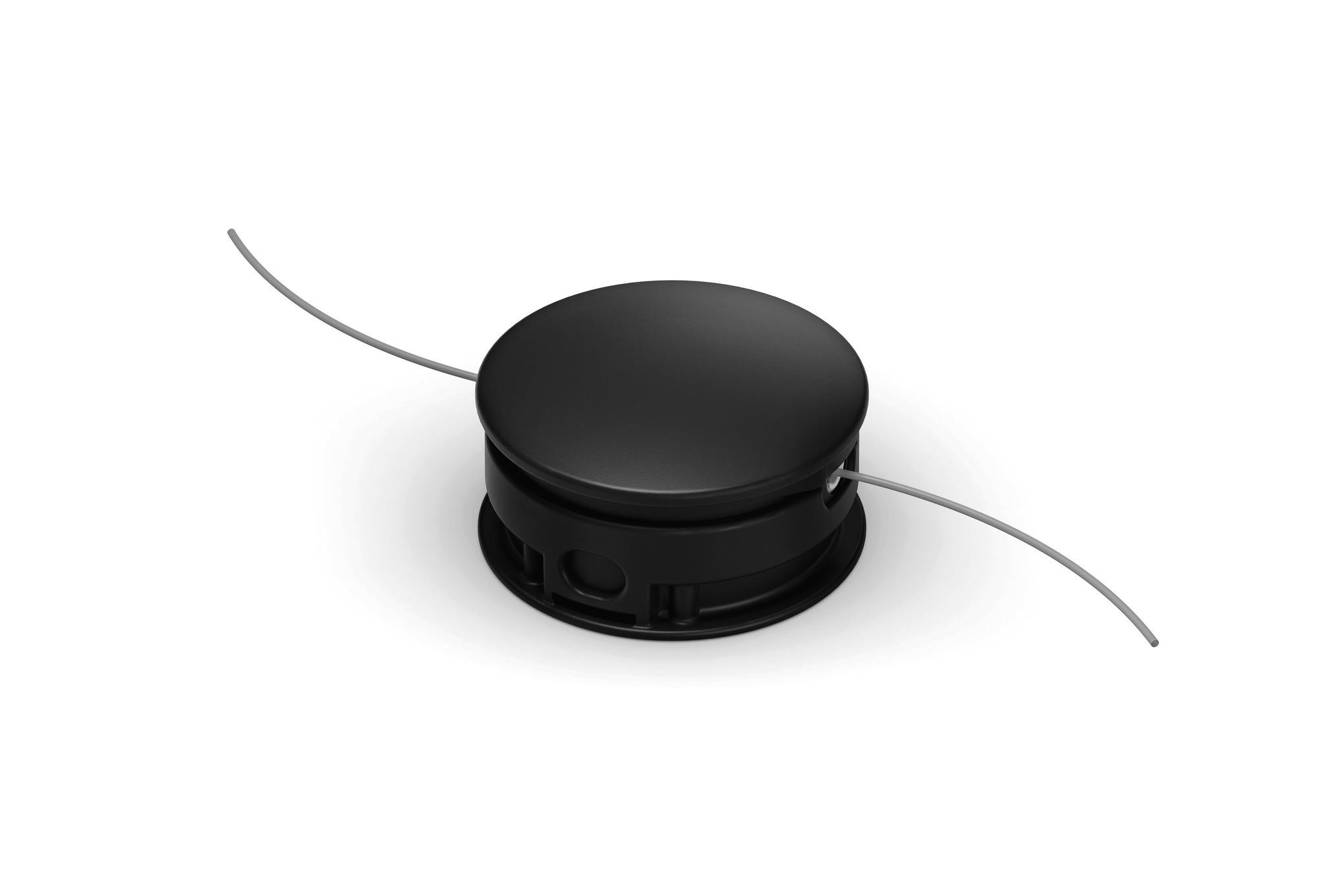 STIHL SuperCut™ features fully automatic line feed that keeps nylon line at the same length for optimal cutting performance.