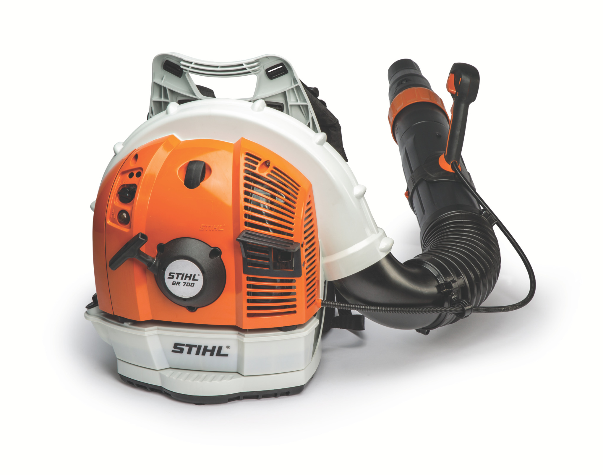 One of the most powerful blowers in the STIHL product line, the BR 700 is great for wet leaf removal and heavy debris cleanup.