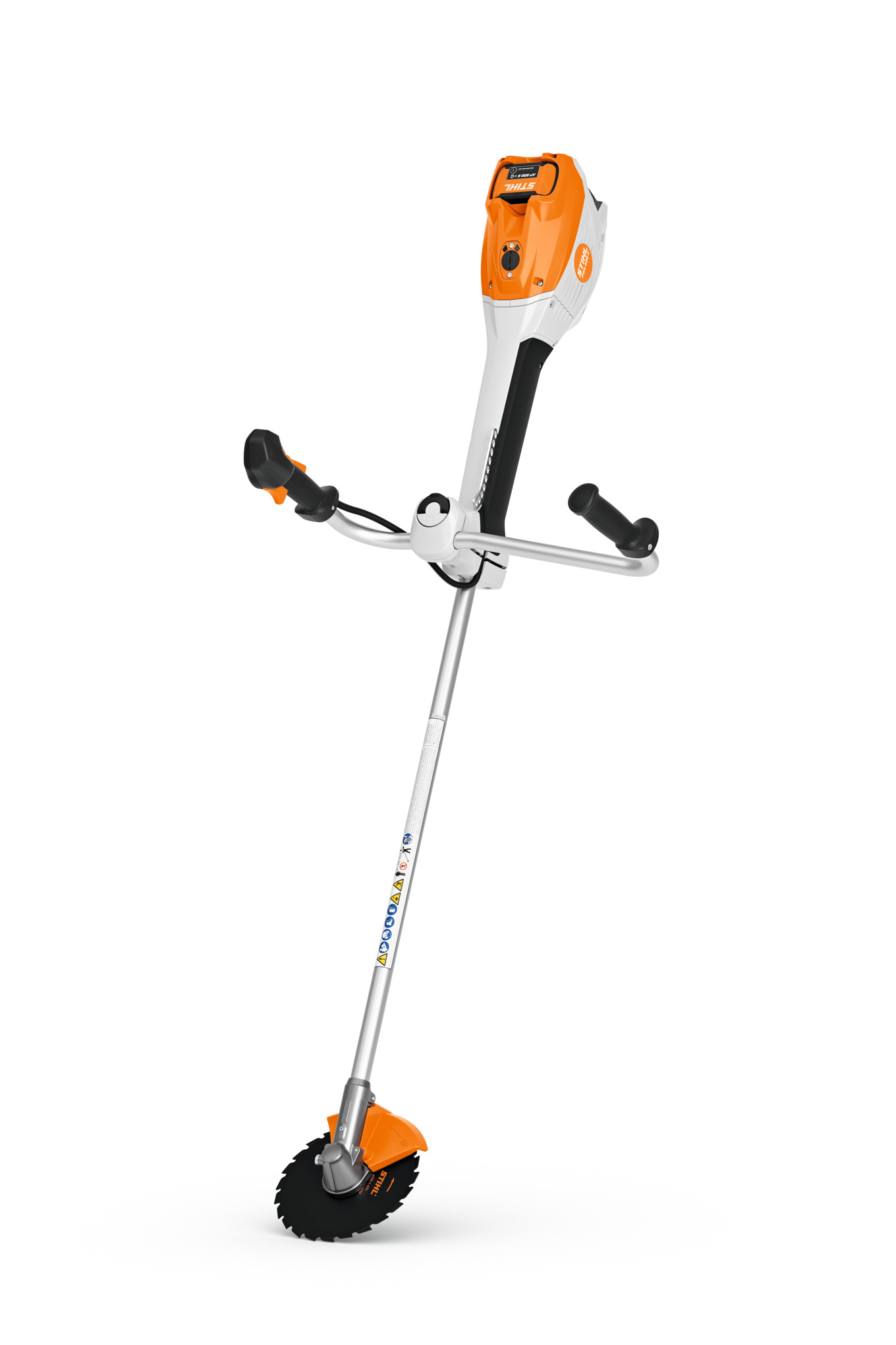 The most powerful clearing saw in the AP Battery System, the FSA 400 offers versatility with a wide range of optional cutting attachments.