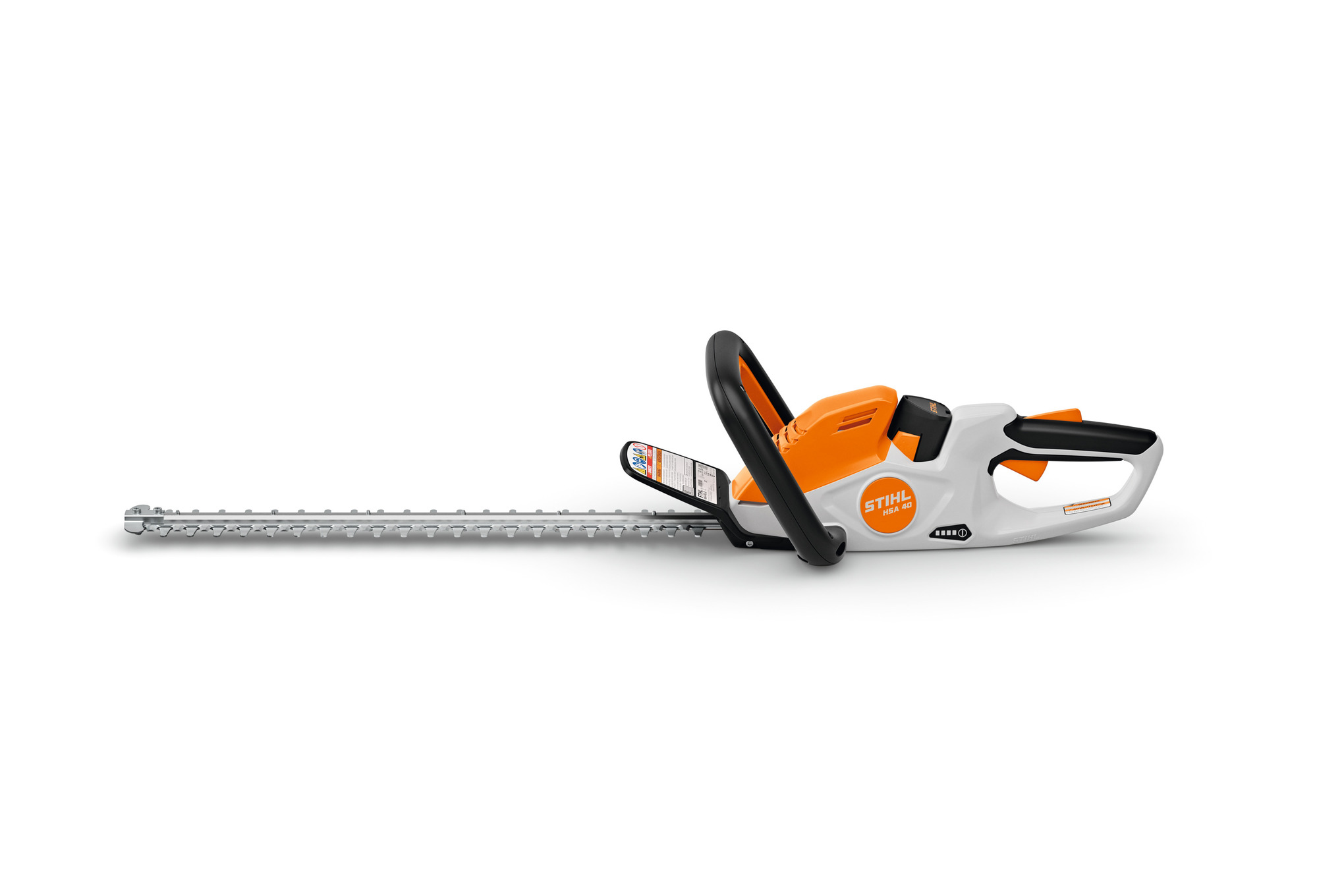 With a lightweight design and double-sided blades, this long-lasting battery hedge trimmer provides optimal maneuverability.