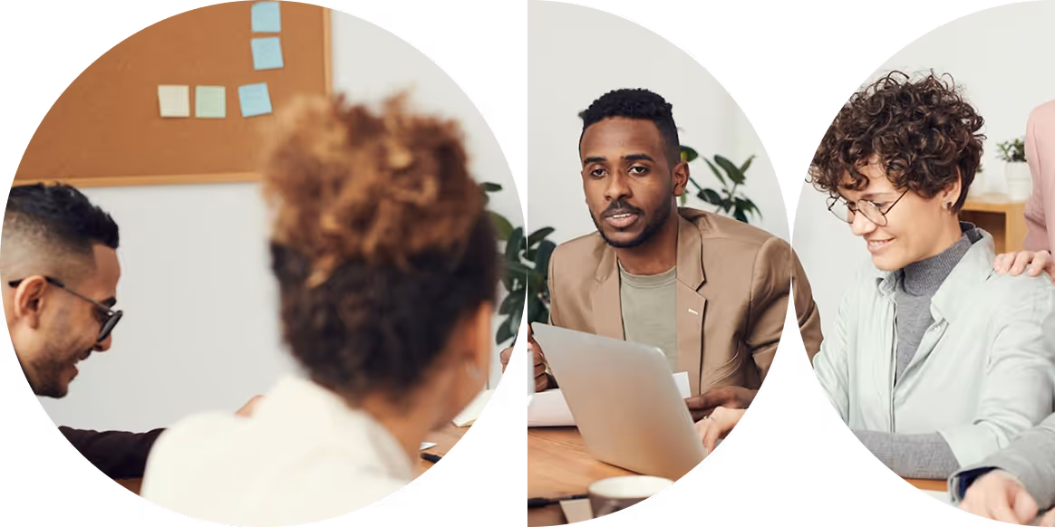Illustration circulaire d'un homme et d'une femme à lunettes travaillant sur un ordinateur portable lors d'une réunion.