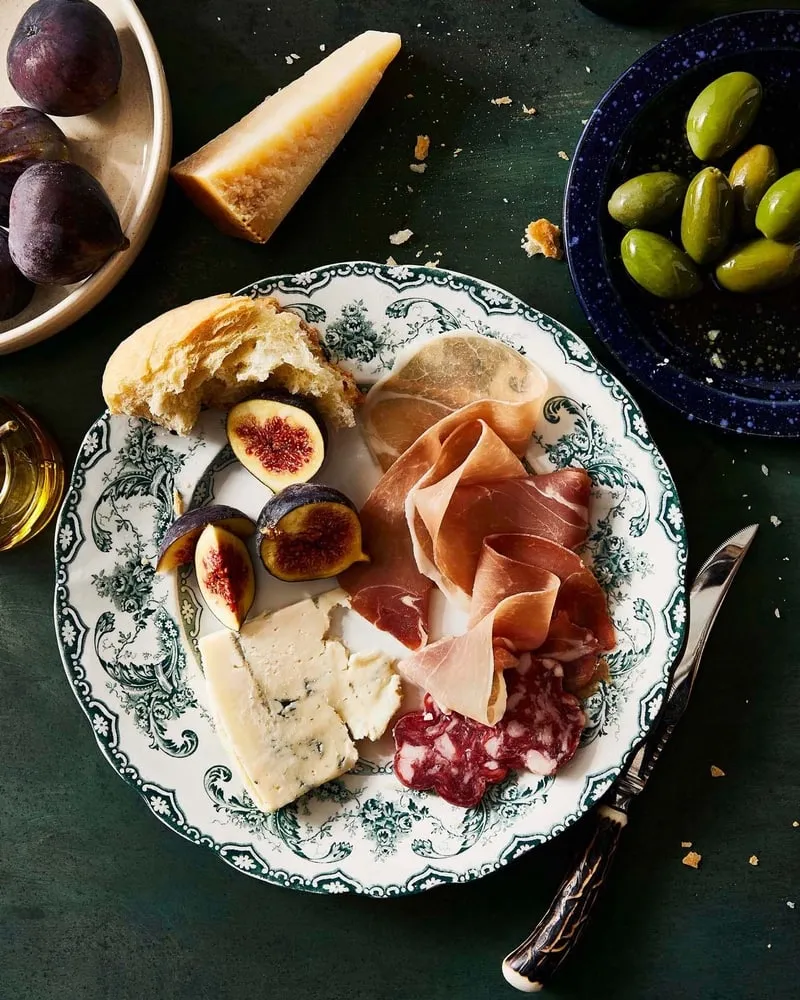 Food photography at its finest, expertly shot by a Toronto-based photographer and director, focusing on fresh ingredients and beautifully styled dishes to elevate your brand’s marketing