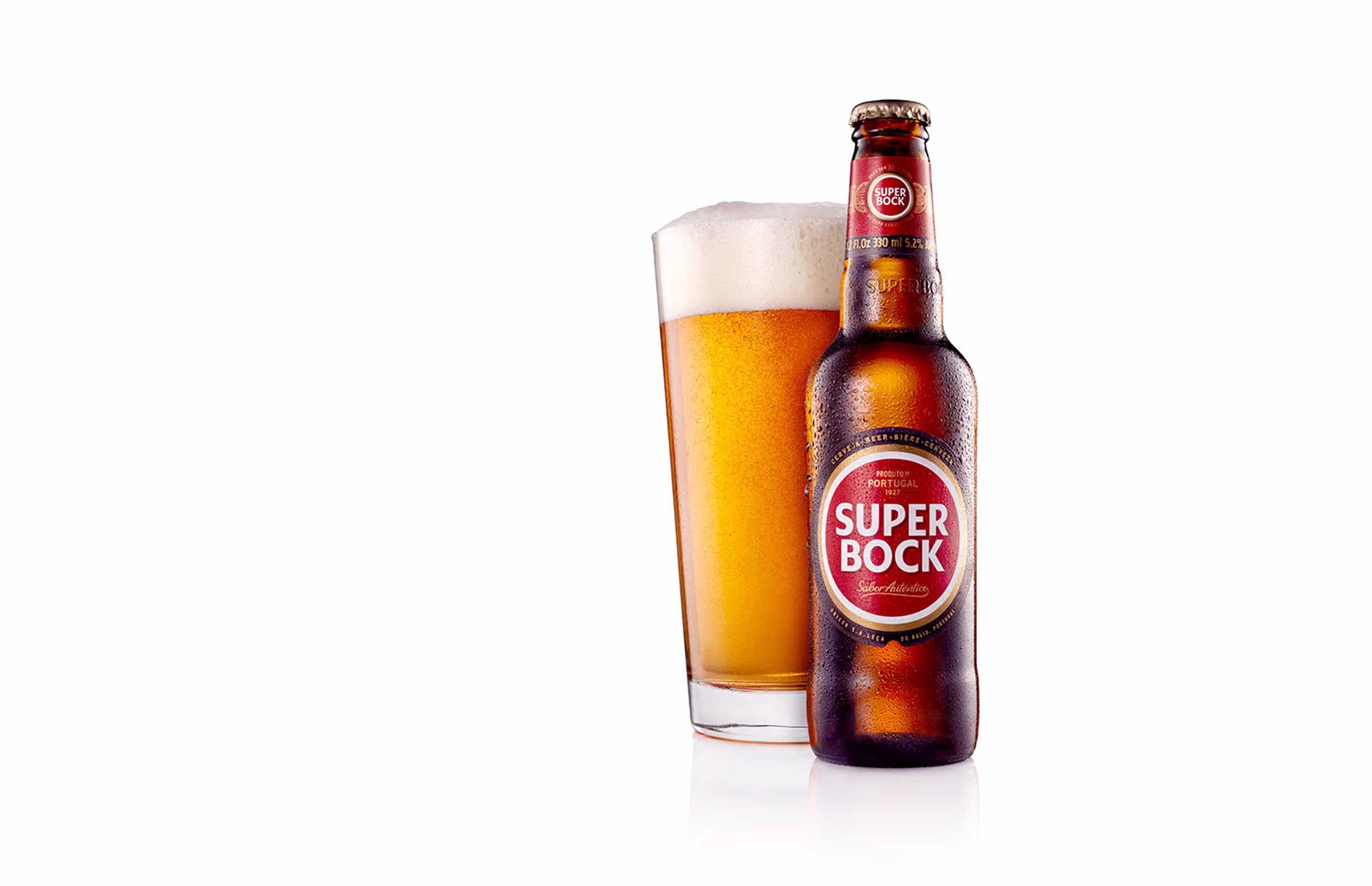 Crisp and visually striking drink photography by a Toronto-based photographer, focusing on textures, lighting, and composition to create captivating imagery for commercial use