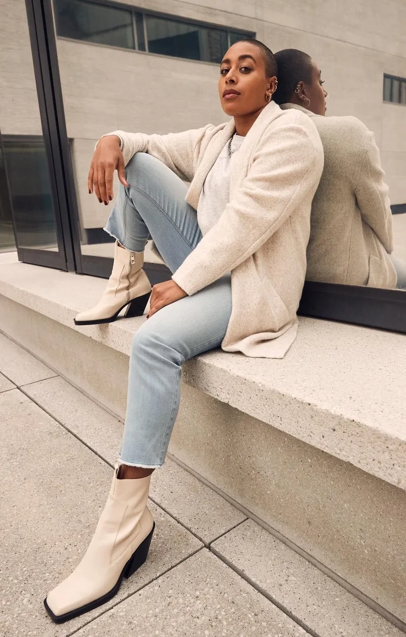 Dynamic and artistic fashion photography shot by a Montreal-based photographer, focusing on bold styling, composition, and lighting to create impactful visuals for your commercial needs