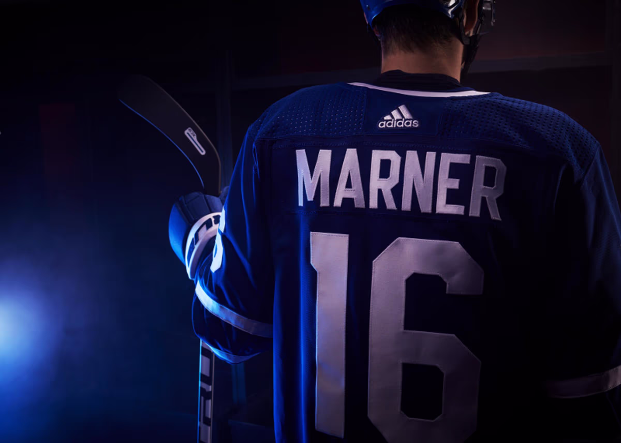 Expertly captured sports photography, focusing on athletes in motion, delivering high-impact images that bring excitement and intensity to advertising materials