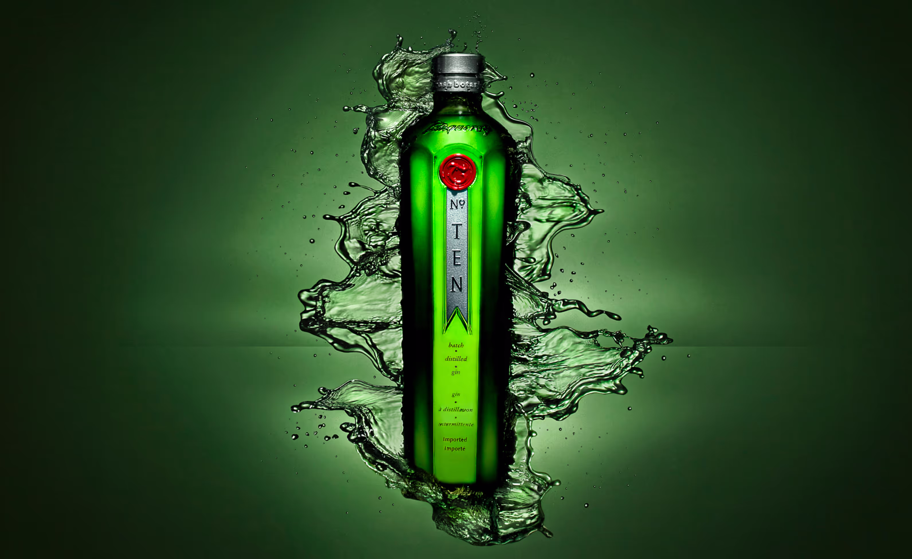 Creative and captivating drink photography, shot by a Toronto-based photographer, emphasizing freshness, texture, and elegance in every frame for impactful marketing visuals