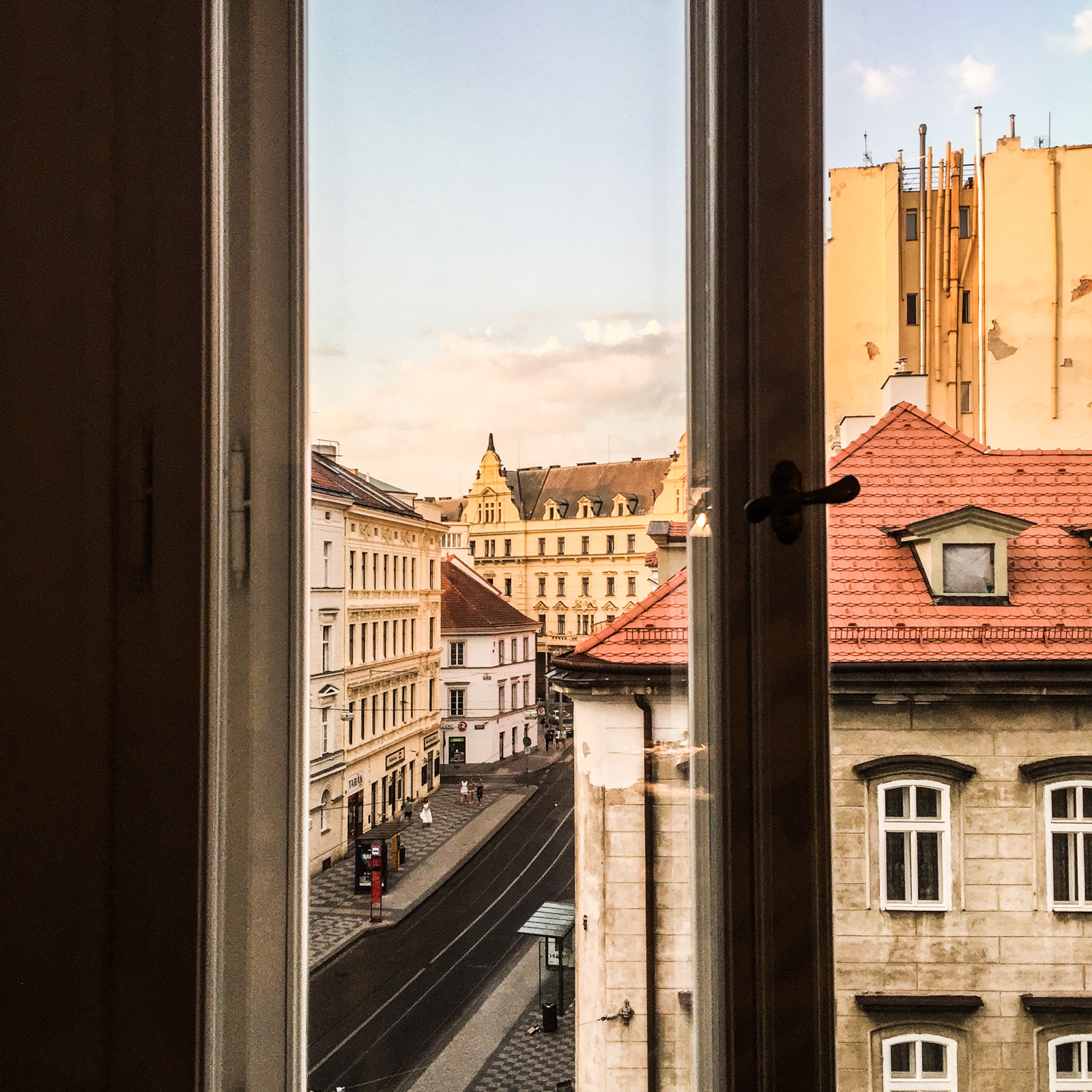 This immersive travel photograph invites you to explore distant places, showcasing the beauty of landscapes and vibrant street scenes through the eyes of an experienced photographer