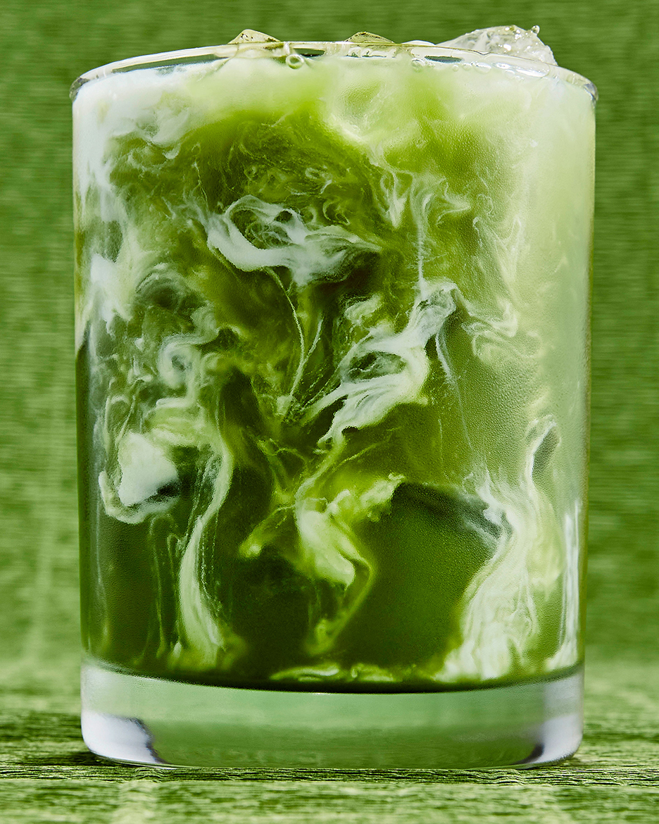 A beautifully styled drink photograph, expertly captured to show off the refreshing qualities and intricate details of the beverage in every shot.