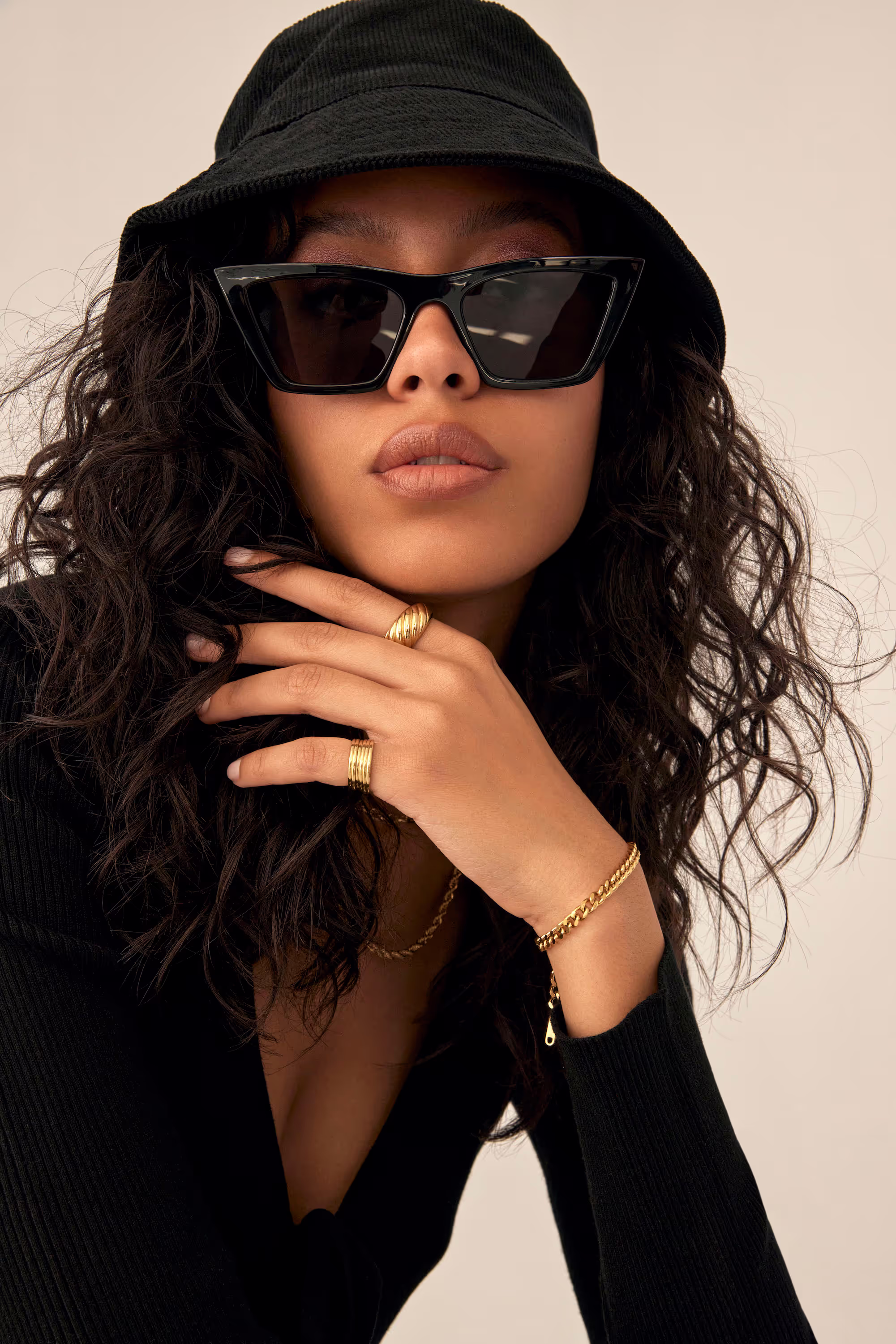 Stunning beauty photography by a Montreal commercial photographer, showcasing high-end beauty products with expert lighting and composition for impactful brand storytelling