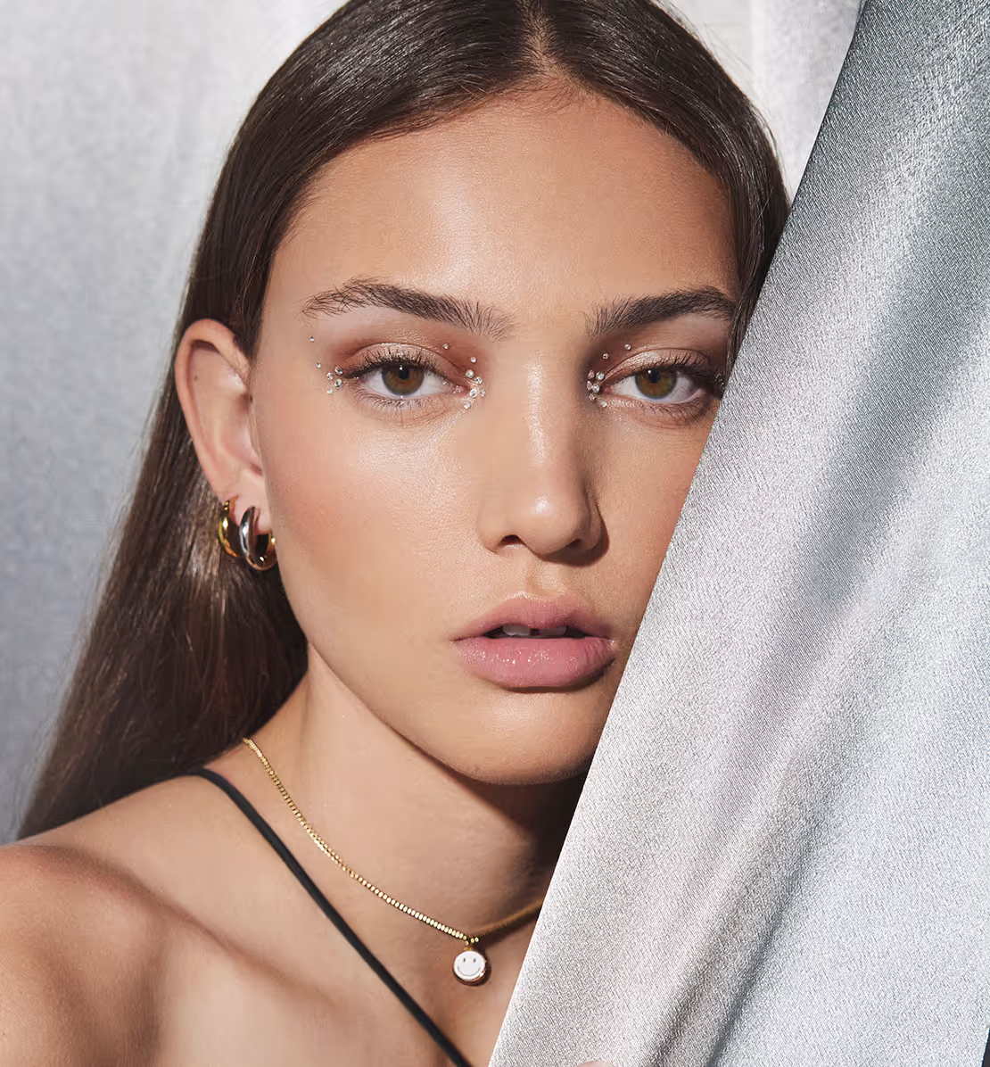 Stunning beauty photography by a Montreal commercial photographer, showcasing high-end beauty products with expert lighting and composition for impactful brand storytelling