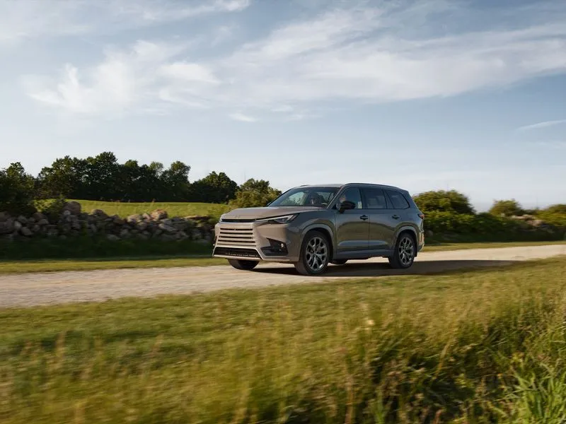 This automotive photography captures more than just cars – it blends lifestyle, people, and vehicles, creating powerful visuals that evoke emotion and elevate commercial campaigns