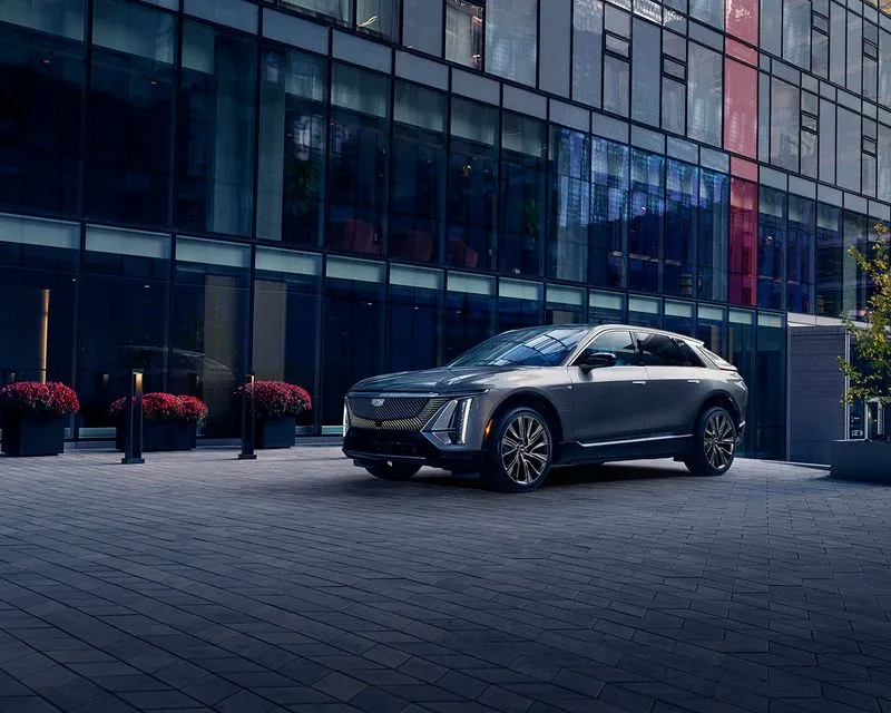 Authentic automotive photography featuring people and cars in real-life moments, captured with creativity and precision to enhance your brand’s visual storytelling and commercial advertising