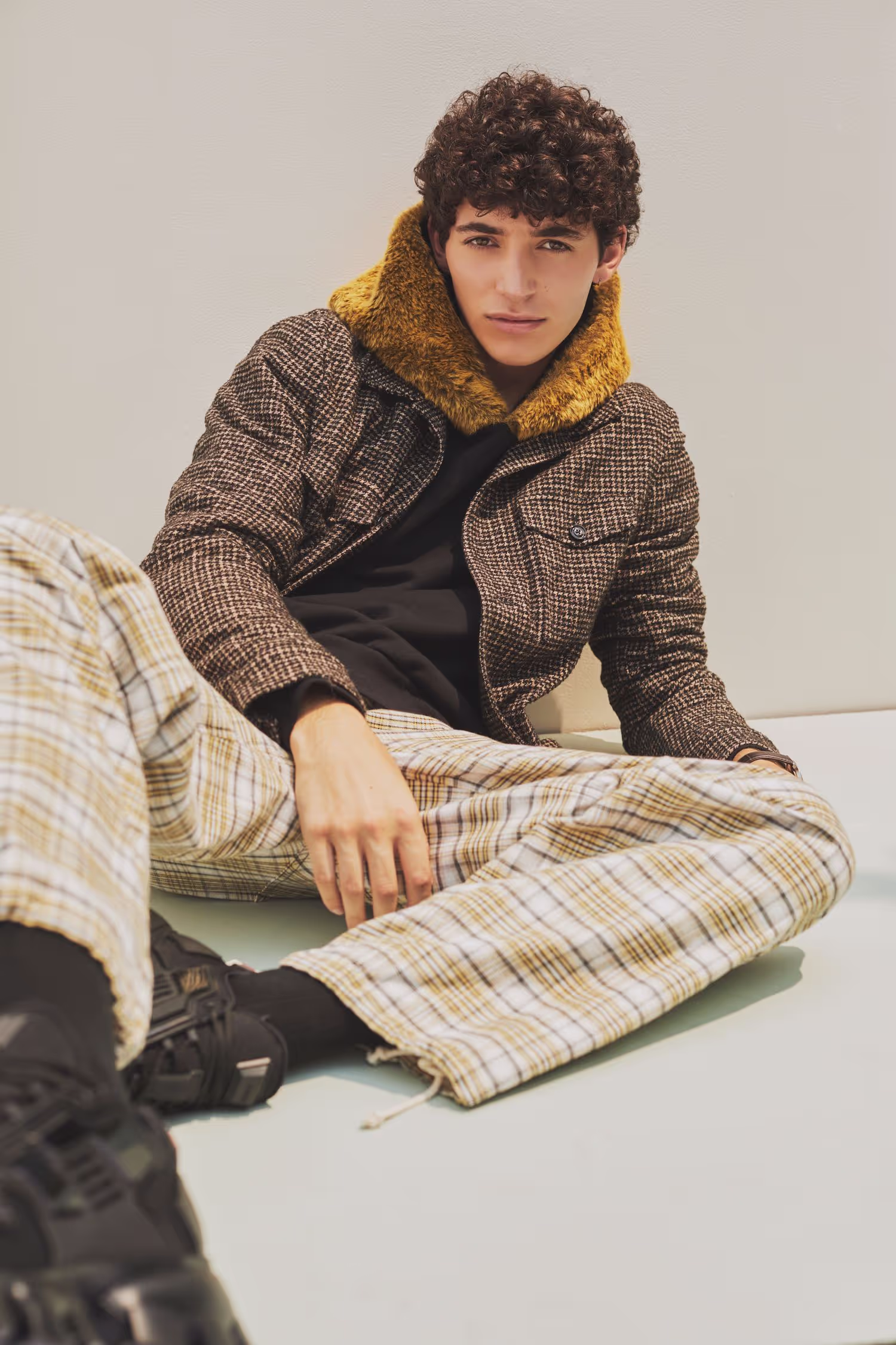 This Toronto-based fashion photographer captures the latest trends and timeless elegance, expertly styled and lit to deliver high-impact fashion imagery