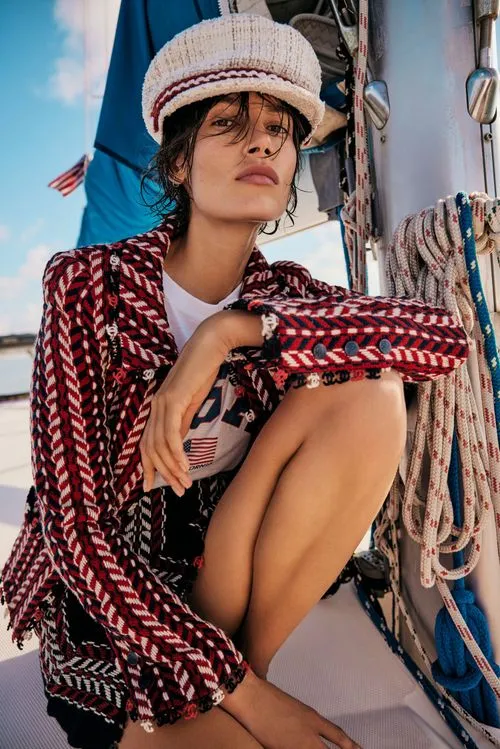 This Montreal-based fashion photographer creates visually captivating images, blending creative direction and meticulous detail to elevate your brand’s fashion campaigns. 