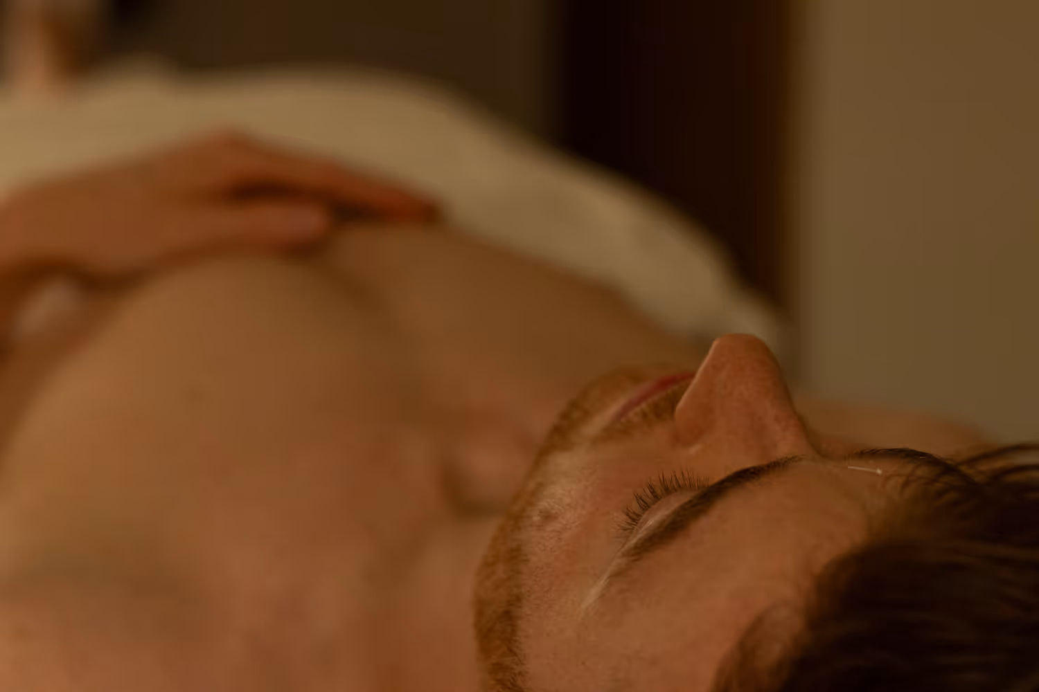 image of a treatment room in a chiropractic clinic