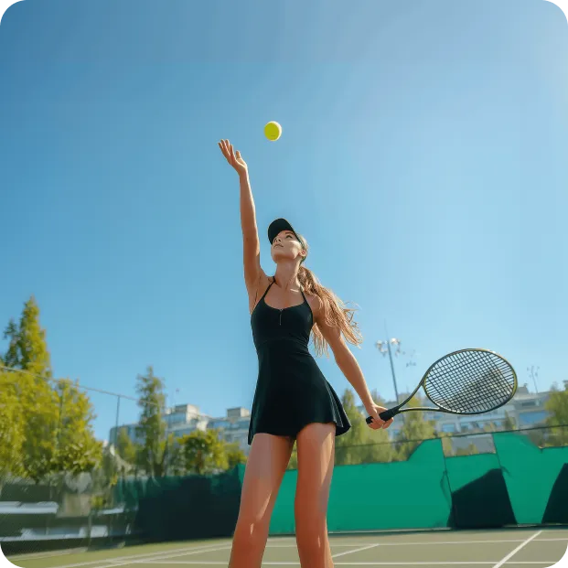 deportista lanzando una pelota de tenis al aire