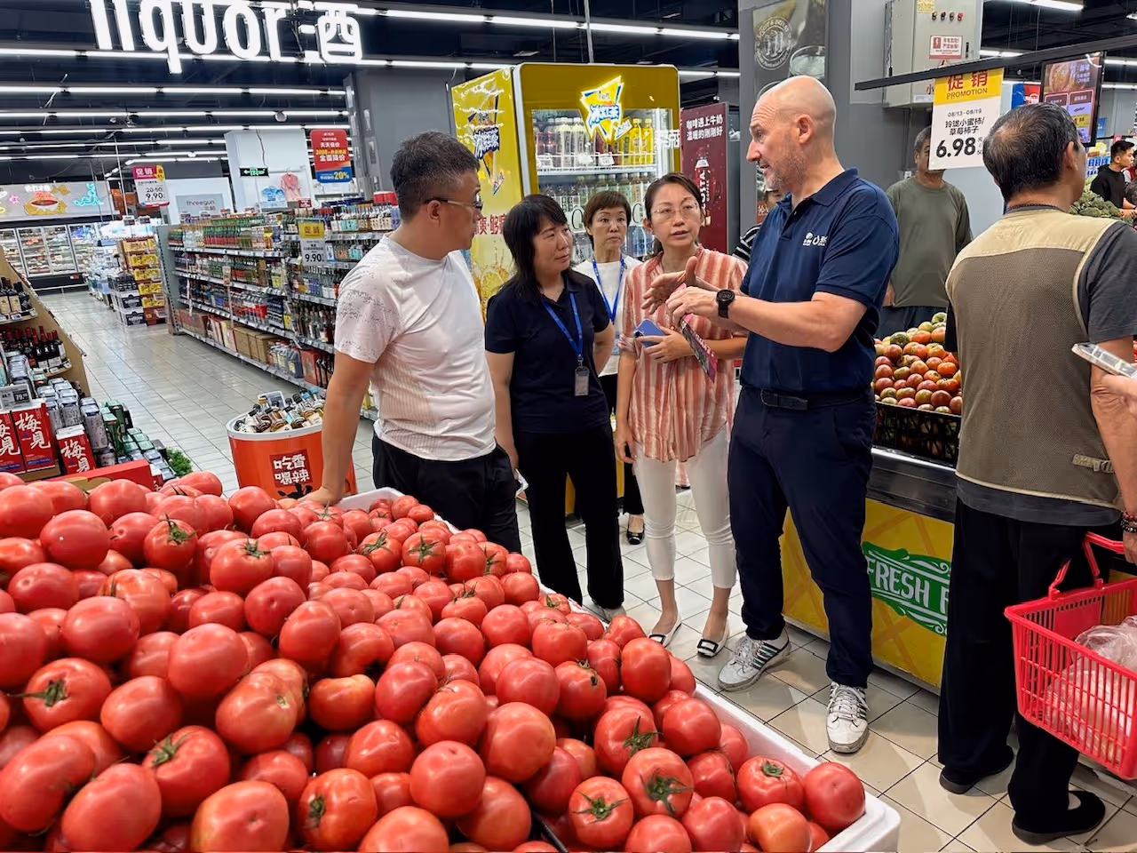 Rober Lohmiller talking to customers in a supermarket