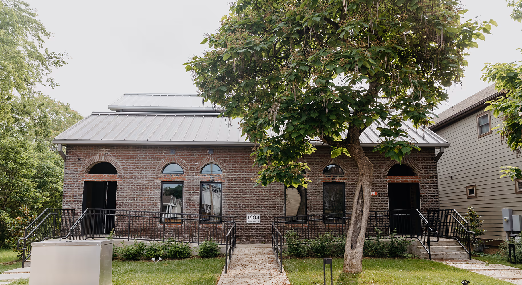 A photo of Sparrow Nashville from the front during the daytime.