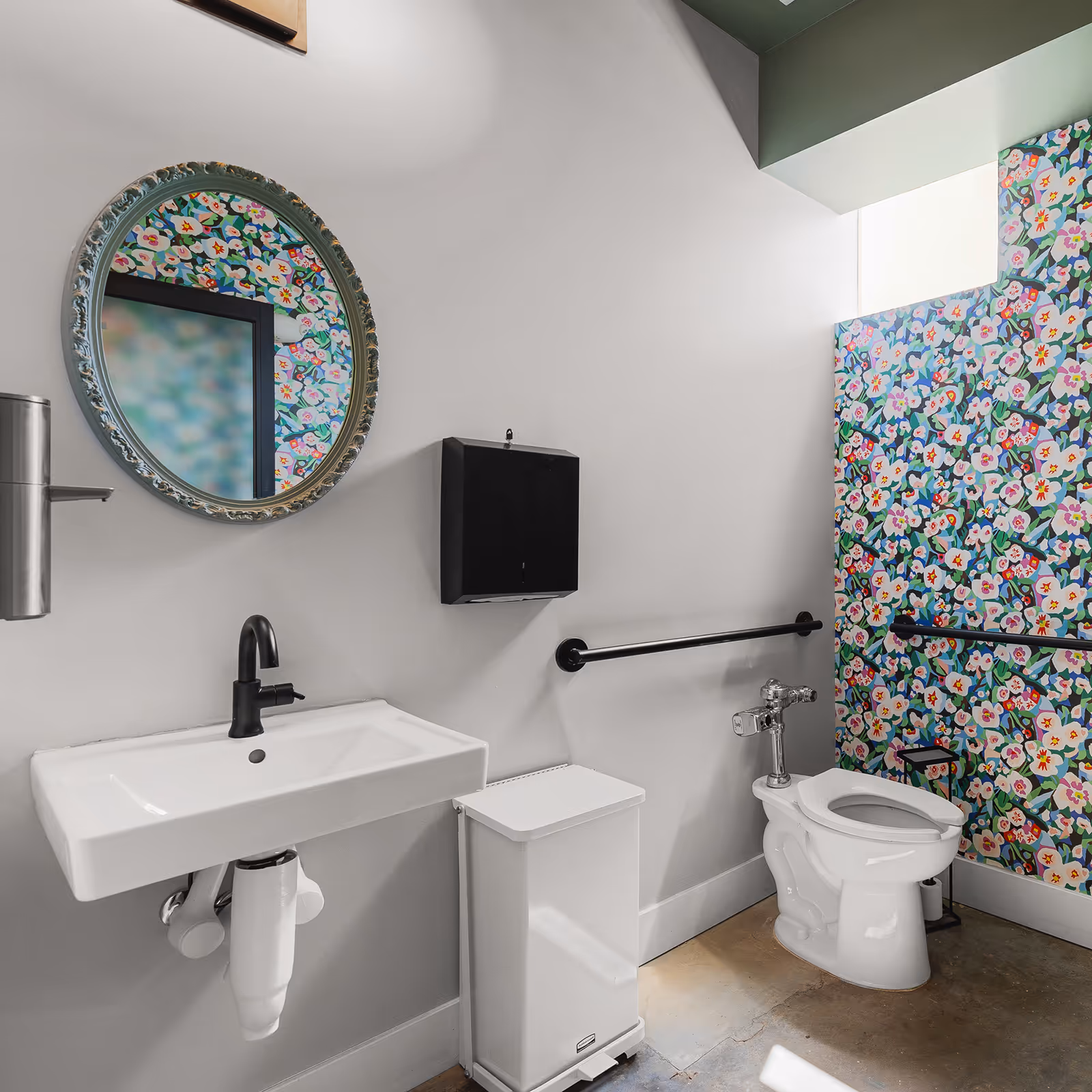 Common area at Sideyard Gallatin with natural light and plants