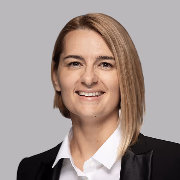 Porträt von Patricia Metz mit Kontaktinformationen.