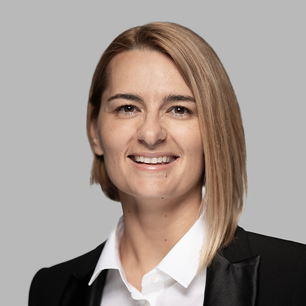 Teamraster mit Porträts der NEWSEARCH-Mitarbeitenden, darunter Thomas Knoch, Patricia Metz, Christian Klipfel und weitere.