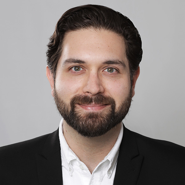 Teamraster mit Porträts der NEWSEARCH-Mitarbeitenden, darunter Thomas Knoch, Patricia Metz, Christian Klipfel und weitere.