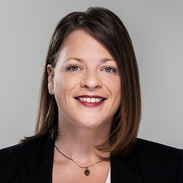 Teamraster mit Porträts der NEWSEARCH-Mitarbeitenden, darunter Thomas Knoch, Patricia Metz, Christian Klipfel und weitere.