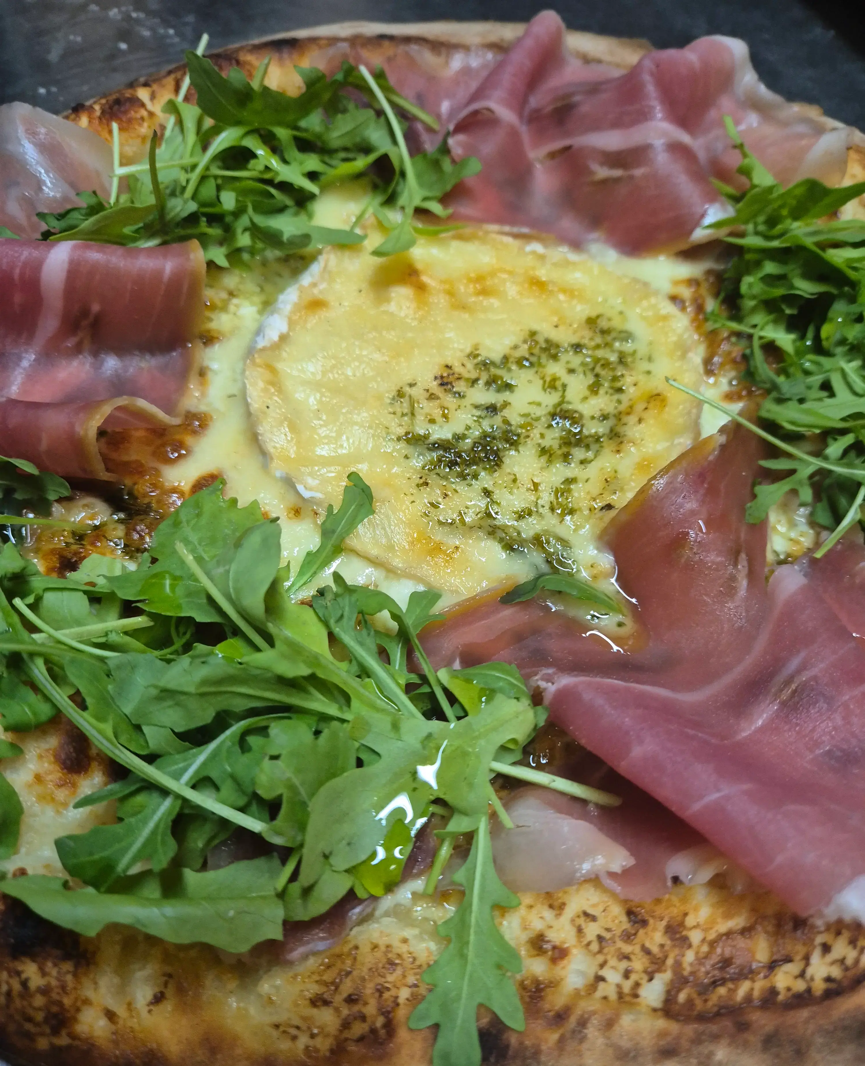 pizza avec un 1/2 camembert