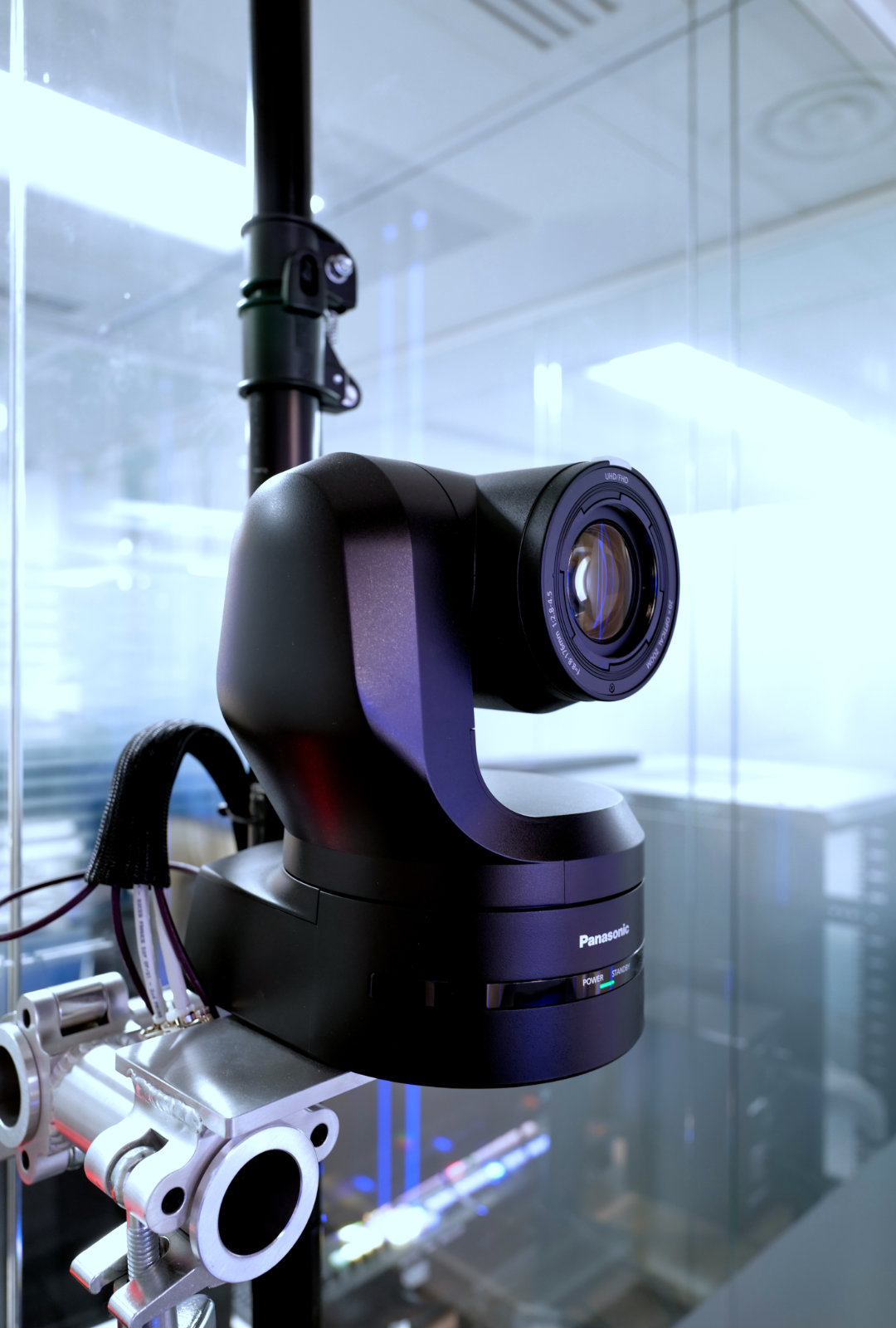 Caméra robotisée Panasonic UHD au Studio TV Vendôme Saint-Honoré à Paris.