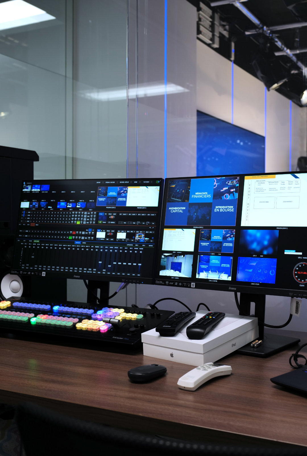 Régie vidéo du Studio TV Vendôme Saint-Honoré à Paris, avec écrans de contrôle et console de production.