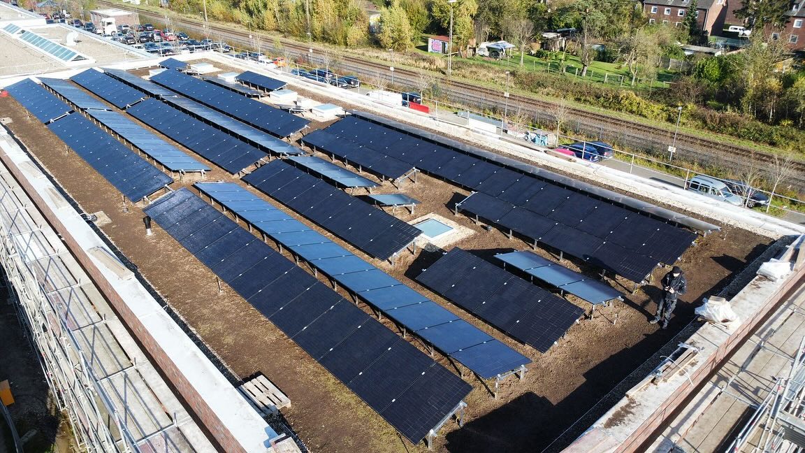 Gewerbedach mit Photovoltaik