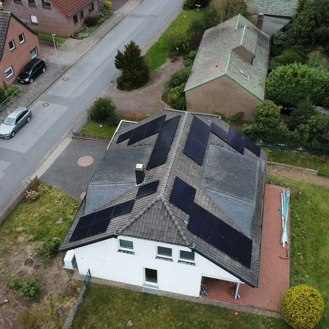 14 kWp PV-Anlage mit Hyundai Full Black in Issum Sevelen