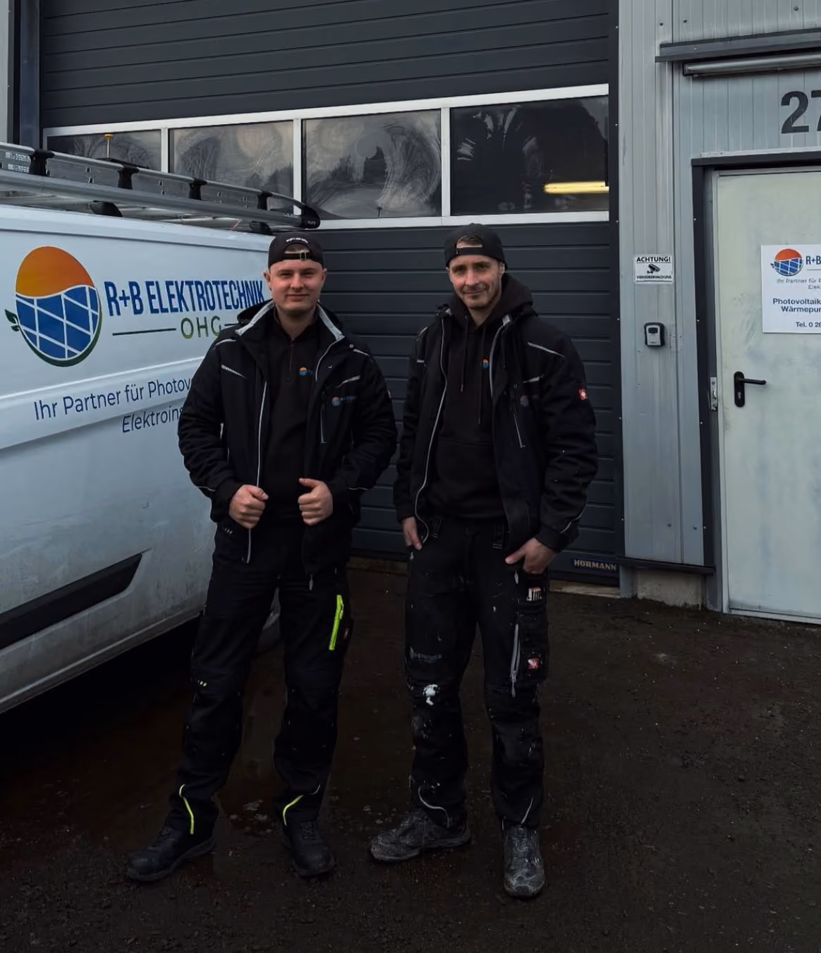 Thorsten Roland und Tobias Boeckstegers von R+B Elektrotechnik OHG