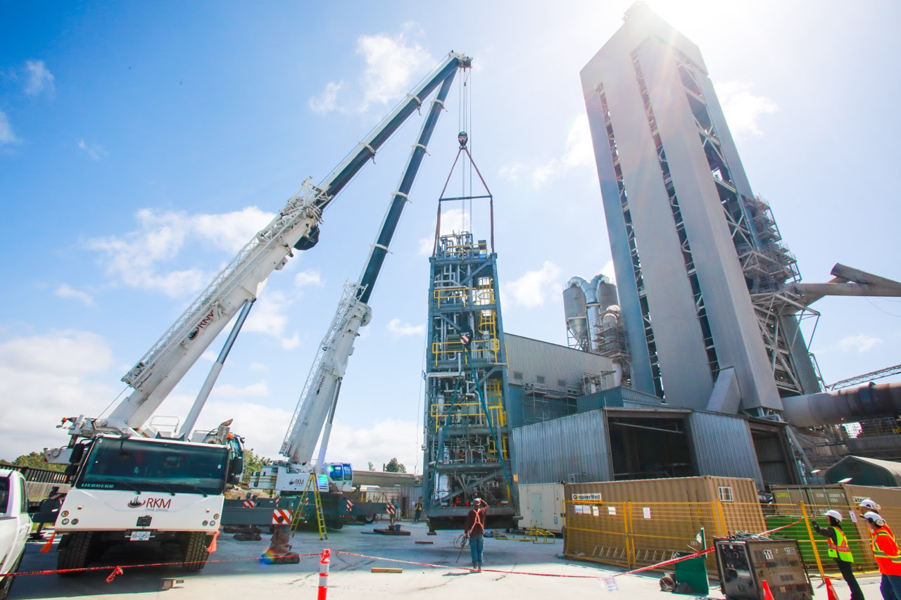 Installing the Fischer-Tropsch reactor at Lafarge Cement in Richmond, B.C.